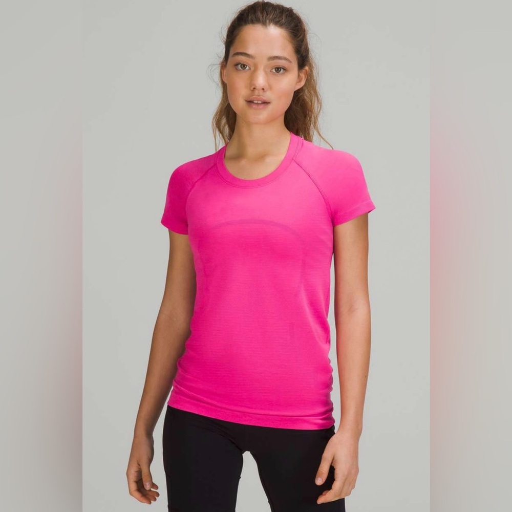 Lululemon- Run Swiftly Shortsleeve Tech- Size 4